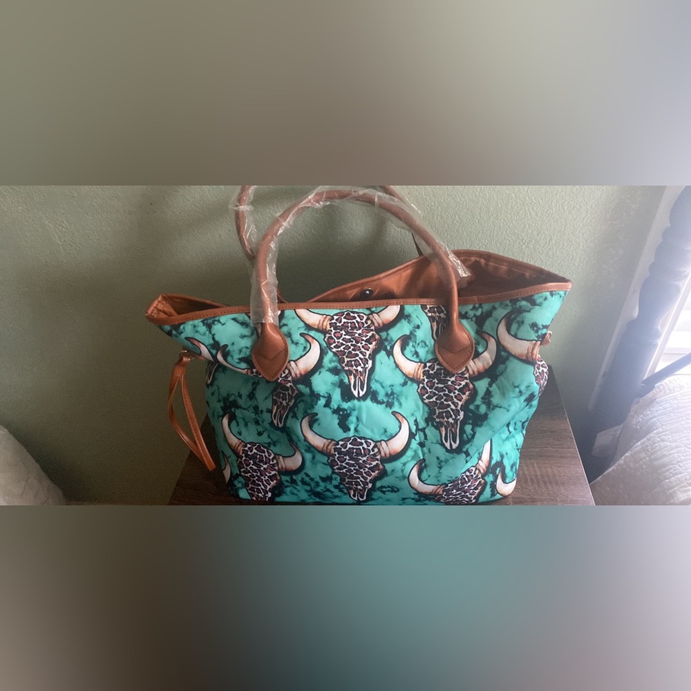 Combo bolso grande, incluye otro más pequeño